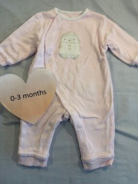 Hallmark - Vintage Lightly insulated Pink Baby Footie with Hedgehog